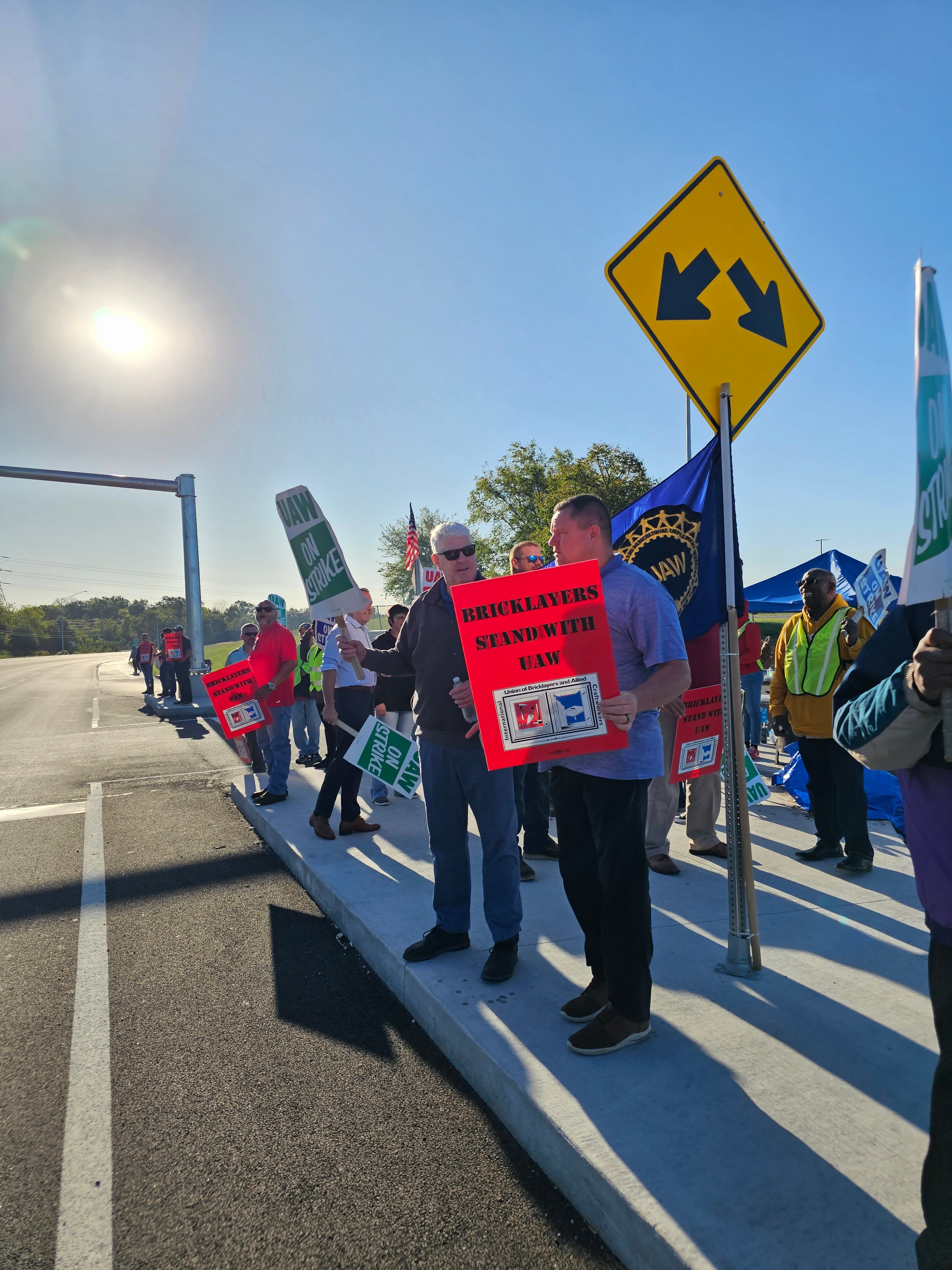 BAC President Tim Driscoll and Administrative  District Council of Eastern Missouri Director  Brian Jennewein on the picket line.