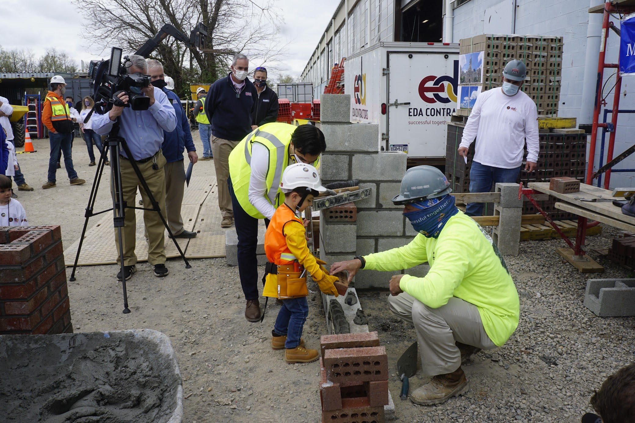 Nicholas Esposito lays bricks under the supervision of BAC Local 1 PA/DE member John Forbes.